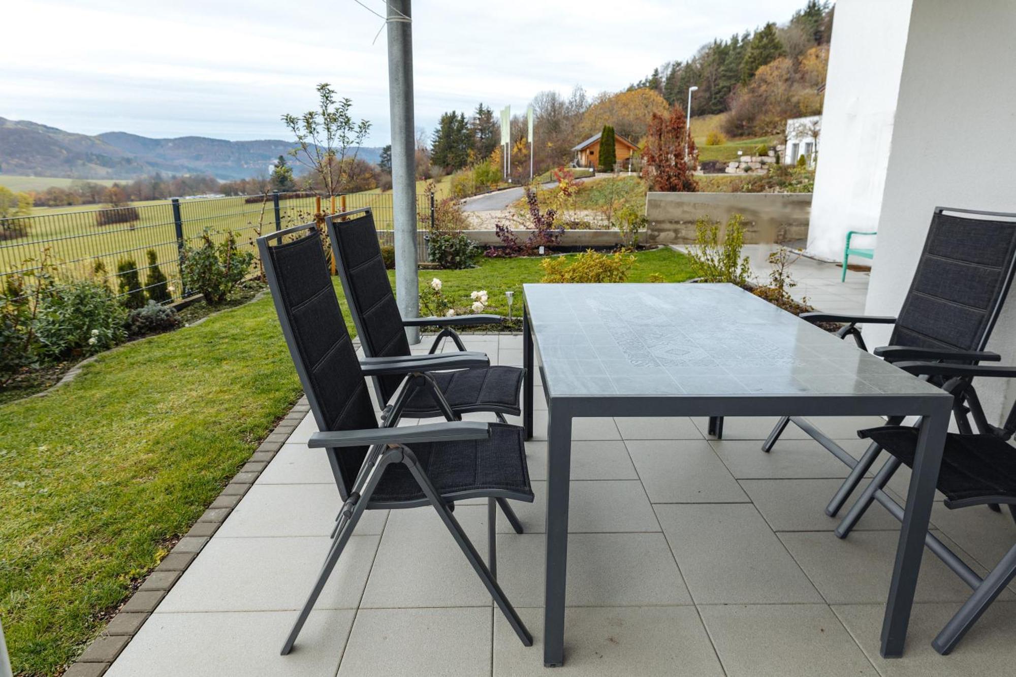 Atemberaubender Ausblick Mit Premium-Wanderwegen Vor Der Haustuer Albstadt Exterior foto